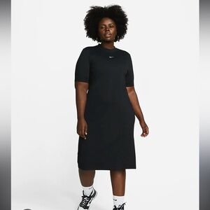 Nike Sportswear Essentials Women’s Midi Dress